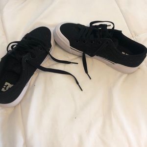 DC women’s sneakers size 6 never worn